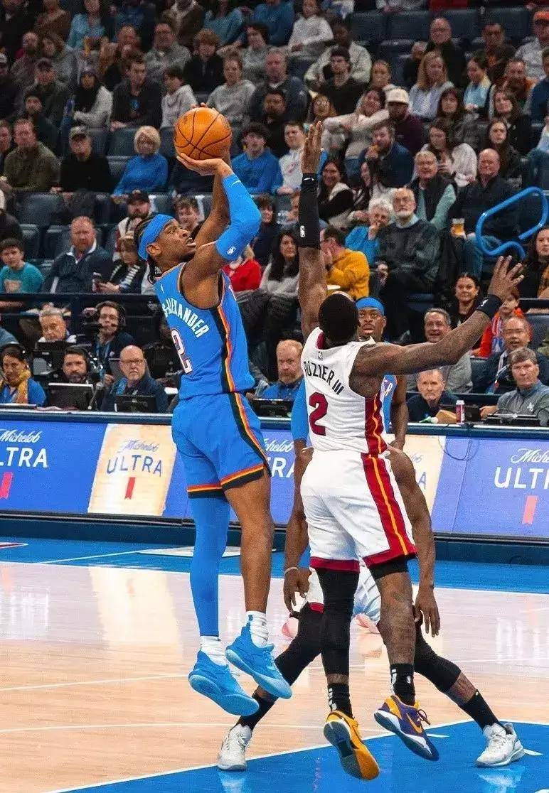 乐鱼娱乐-热火球星三分绝杀，全场观众热烈欢呼，完成留言准备空间.-乐鱼娱乐