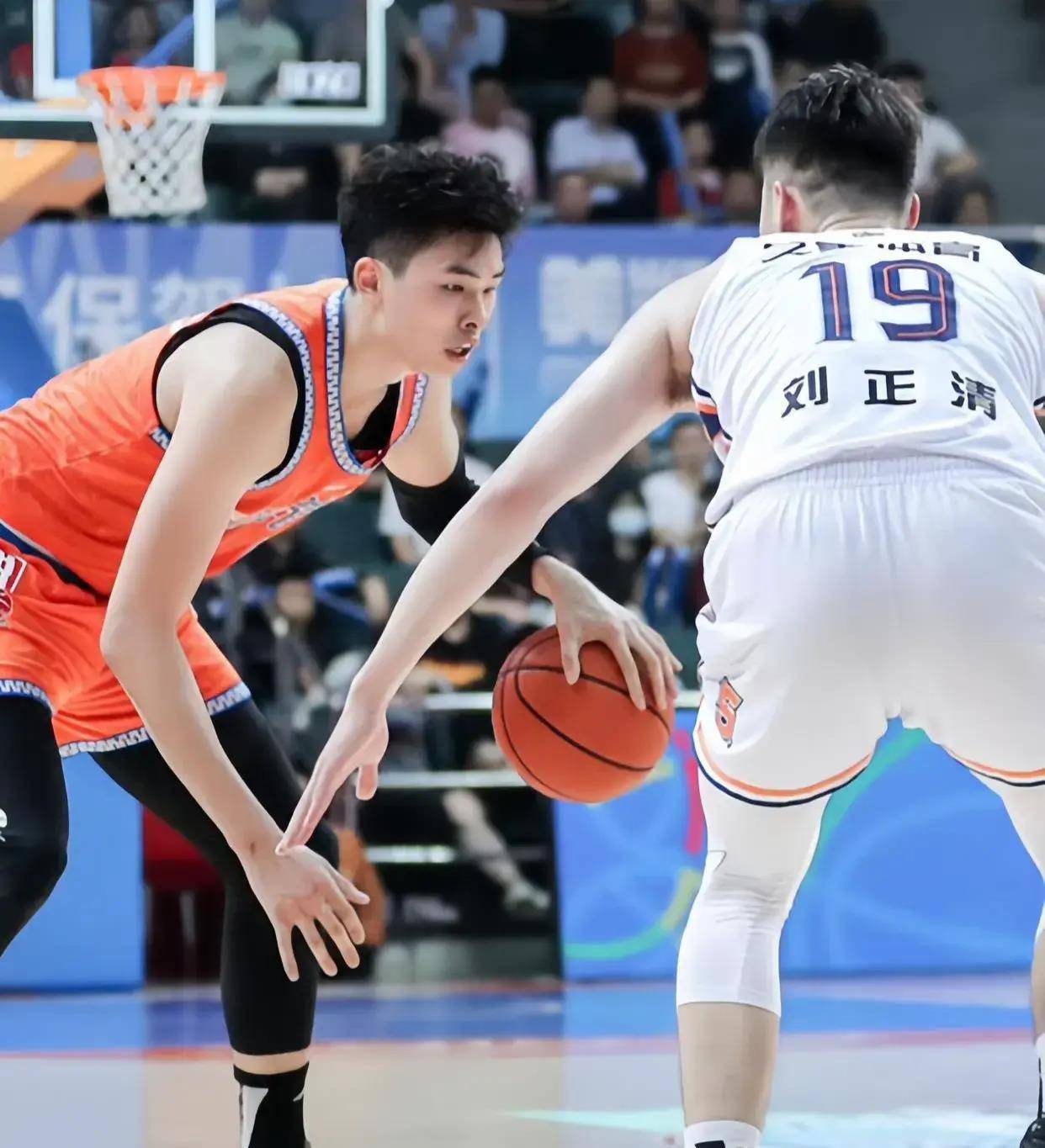 Leyu-上海海港训练开放日，集结日状态回暖引欢呼，CBA常规赛在即，控场能力受关注的简单介绍-Leyu