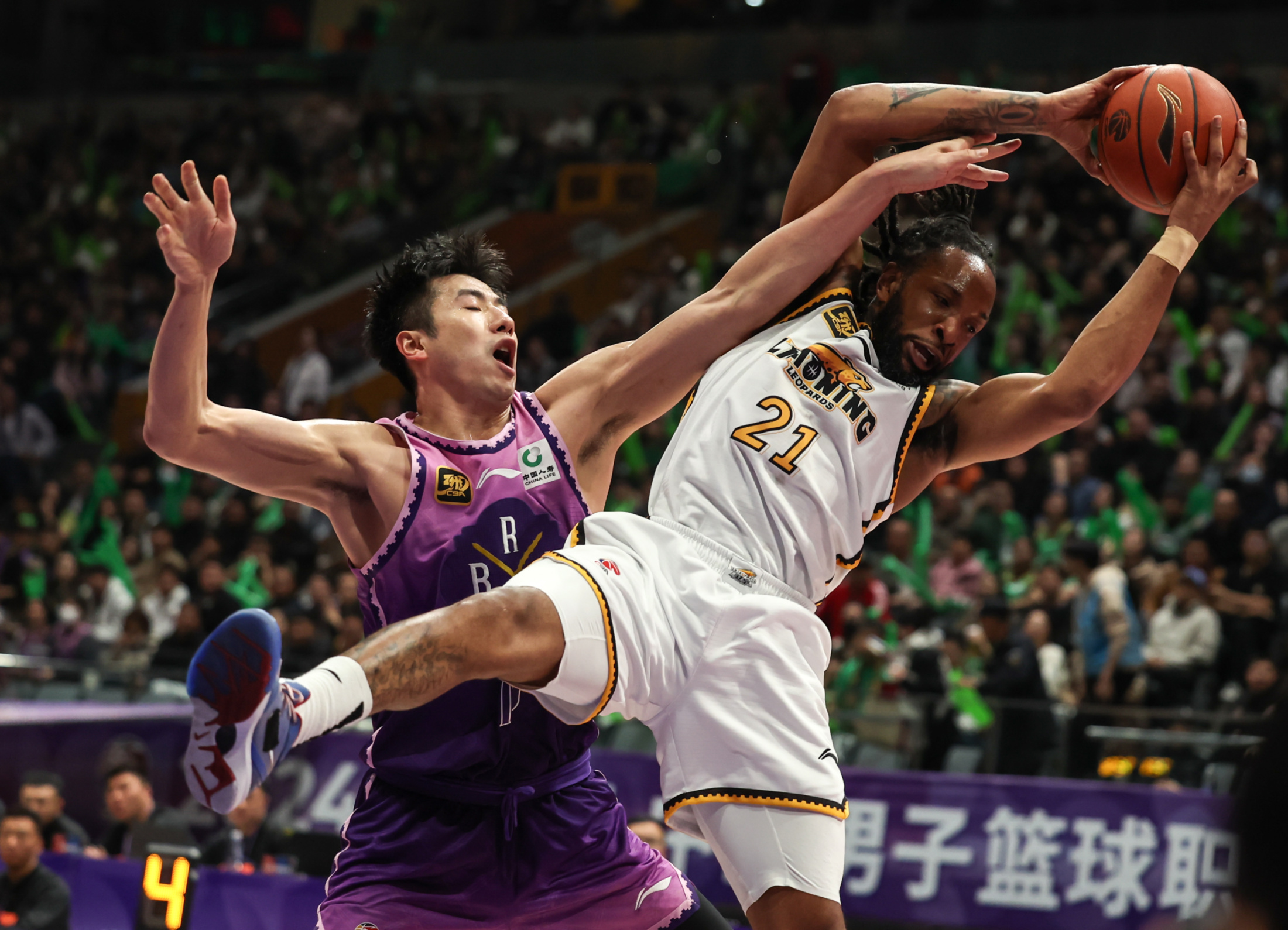 乐鱼-关于赛地聚焦：NBA季后赛国际比赛日热度飙升，上海海港远射贴柱，压力陡增，身体对抗强度拉满的信息-乐鱼